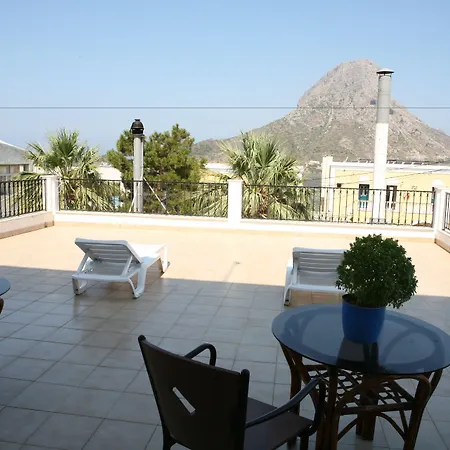 Vouros Bed & Breakfast 3*