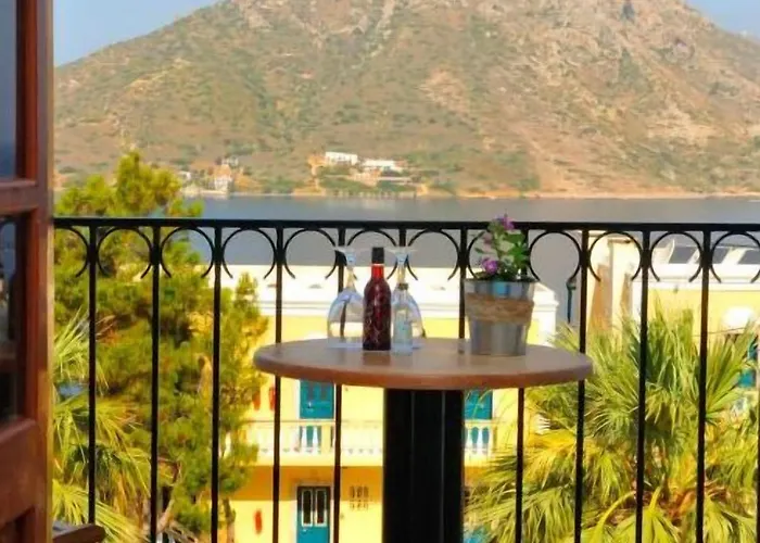 Vouros Palace Bed & Breakfast